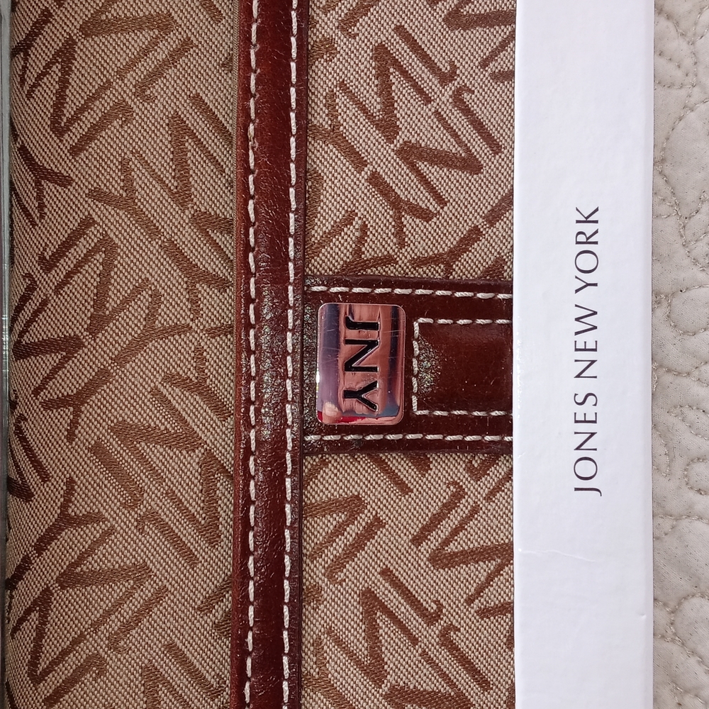 JONES NEW YORK WALLETT - Picture 3 of 6